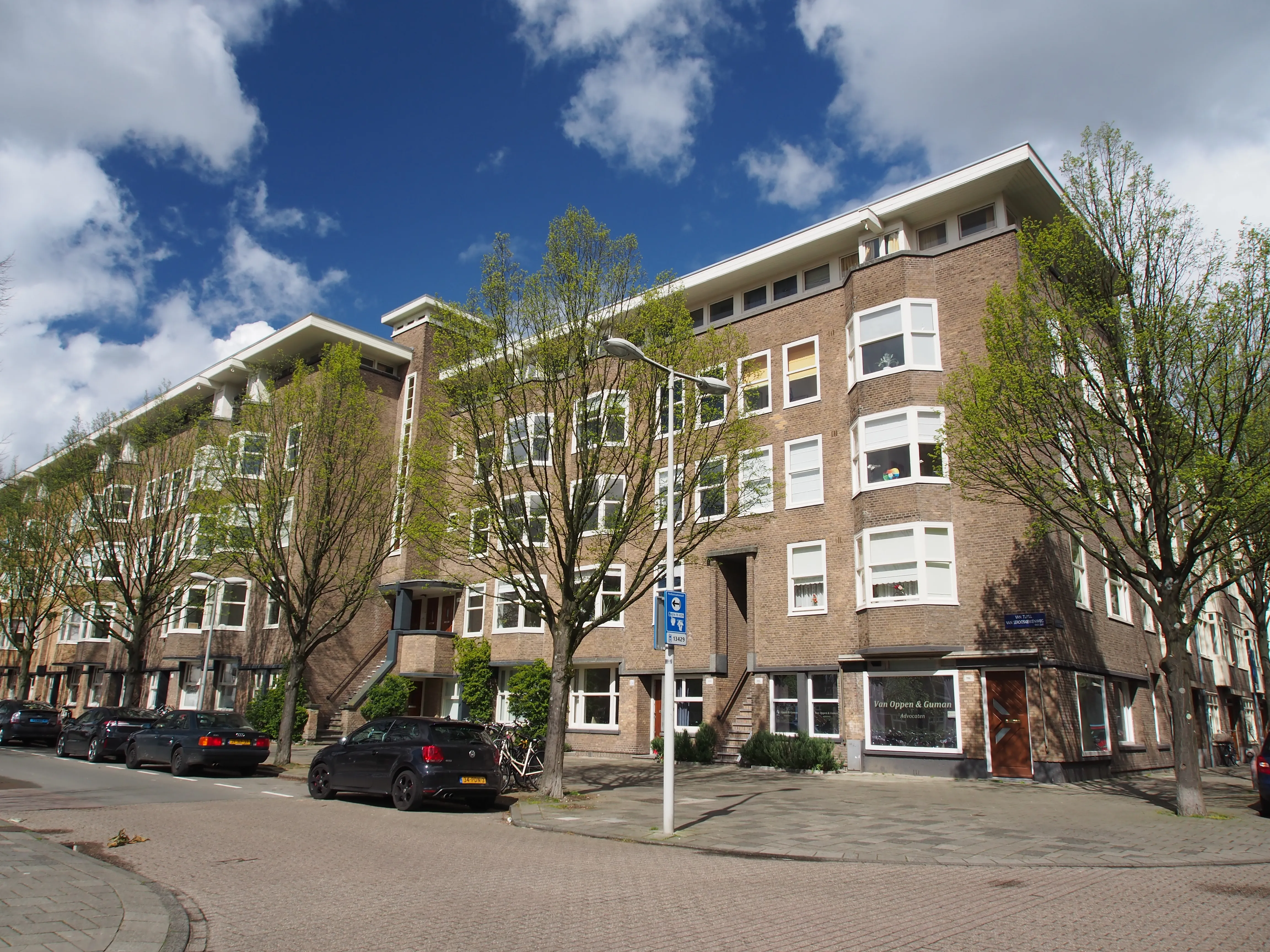 Hoek Van Tuyll van Serooskerkenweg en Jasonstraat, hedendaags.